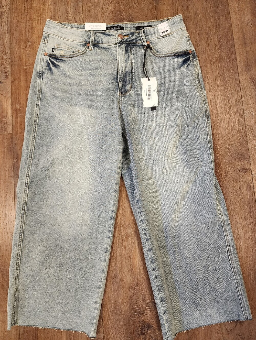 Judy Blue Wide Crop Jeans Raw Hem Lighter Wash Mid-Rise size 14W NWT